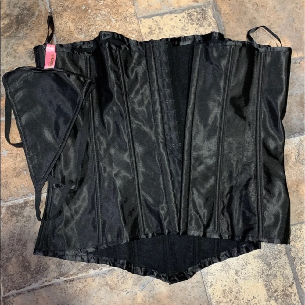 Women’s corset and g string panty set nwot